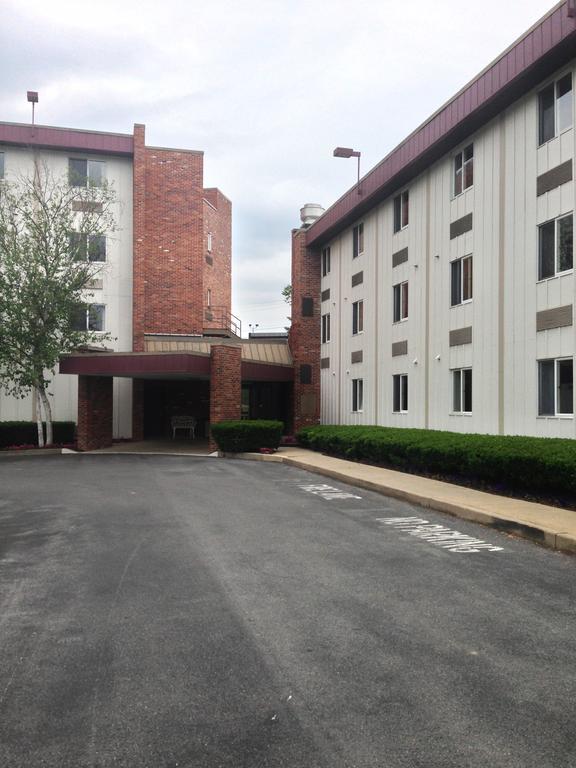 Super 8 By Wyndham State College Exterior foto